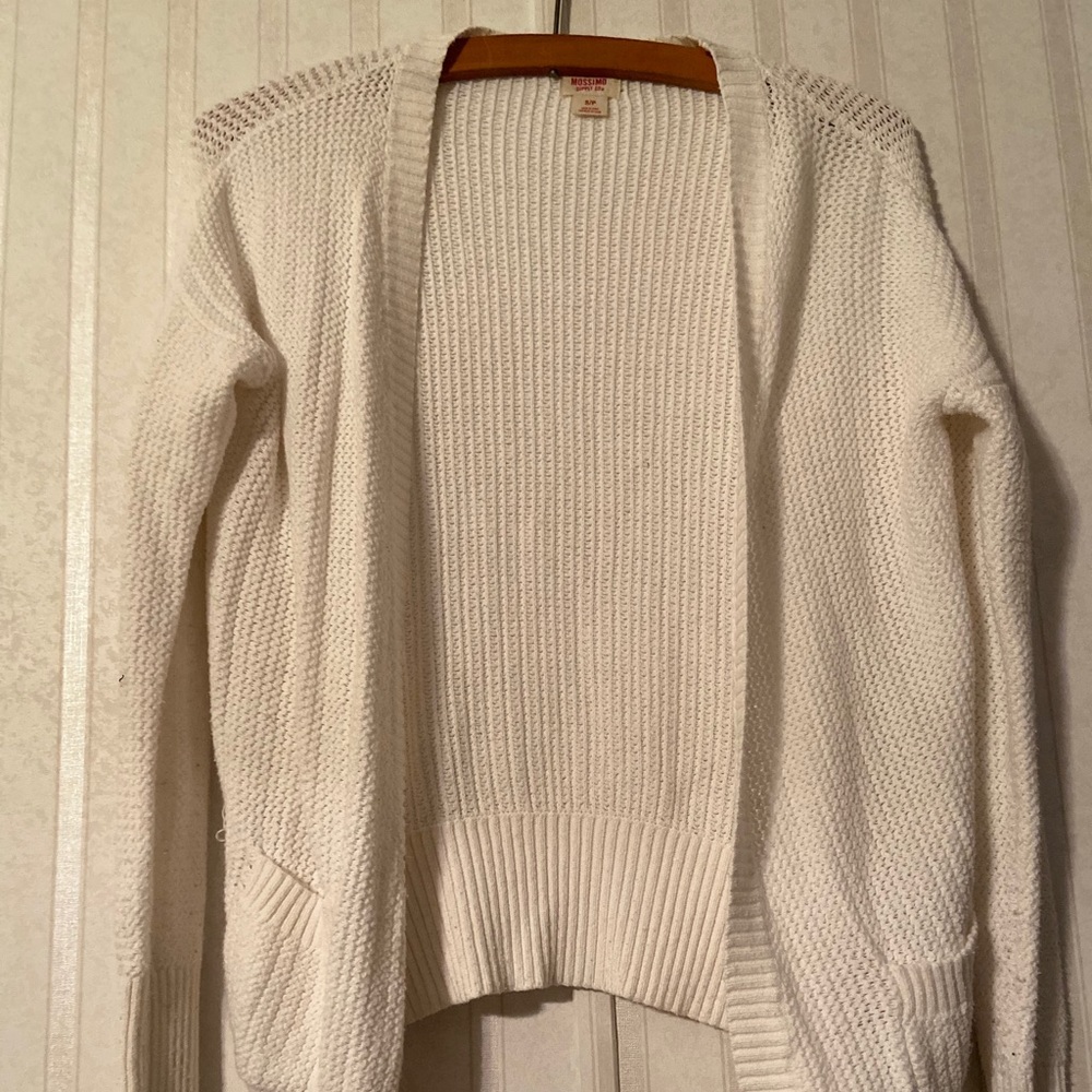 Buttonless cardigan